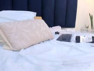 mayaevansmg live cam preview