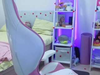 mia-wave's CamSoda show and profile