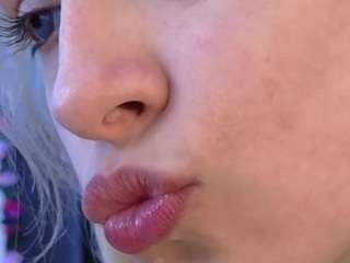 naomi-demio