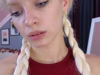 naomi-demio