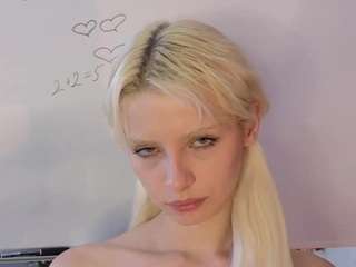 naomi-demio