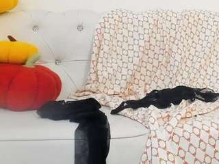 Live webcam model hottyukro on Soda Cams