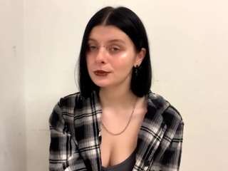 beverleedibella, female webcam model,  years old, on live webcam
