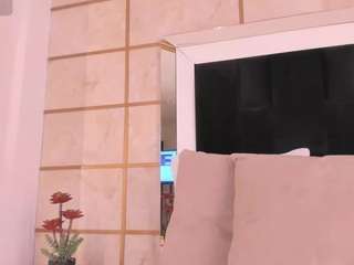 crystalrosee1 live webcam show