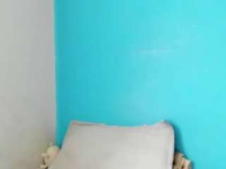 Live cam show with Emily22Swan