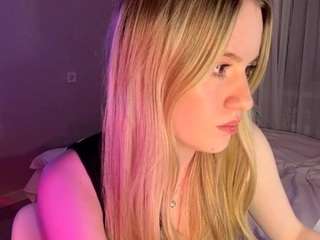 Live webcam model karatacke on Soda Cams