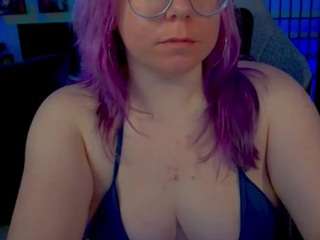 Live webcam model kiraspitqueen on Soda Cams