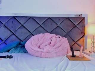 lunaacurly's CamSoda show and profile