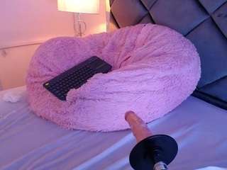 lunaacurly's CamSoda show and profile