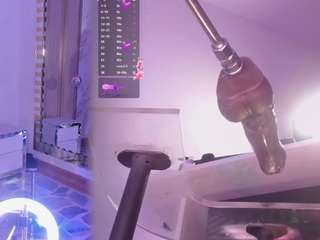 Lunaacurly's cam show statistics and live stream