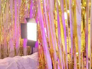 lunaacurly's live room