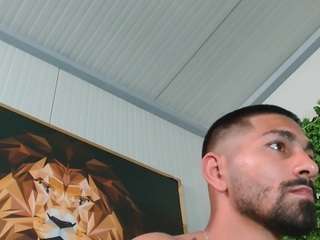 هذا النموذج مباشر الآن. nigelboydxxx