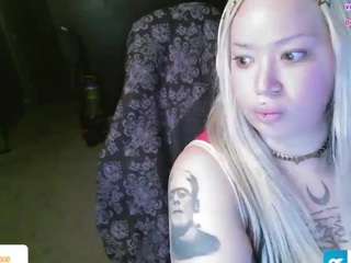 xobambiii, female webcam model,  years old, on live webcam