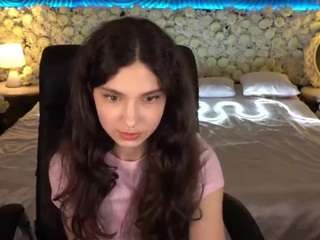 babyflowerss's CamSoda show and profile