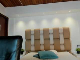 Live webcam model alicee-broownn on Soda Cams