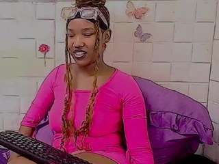 eroticsexyprada1's CamSoda show and profile