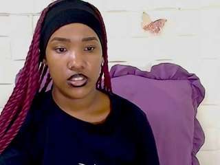 le modèle eroticsexyprada1 est en webcam porno dans un show sur le site camsoda, il possède les tags suivants: black hair,brown eyes,camel toe,cowgirl,deepthroat,drinking,facial piercings,fingering,gagging,no smoking,normal,orgasm,teen 18,young adult,big tits,hd