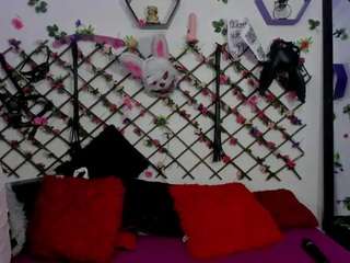 Live webcam model playfulgirls on Soda Cams