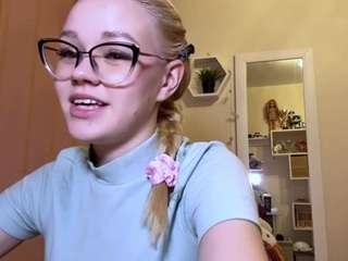 Live webcam model valeriepfifer on Soda Cams