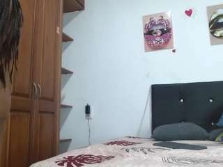 Live webcam model azul-pink2 on Soda Cams