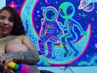 camy-18 Live Webcam on CamSoda