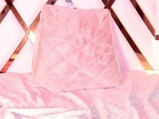 Image 1 of emii-brown, female webcam model,  years old, on live webcam