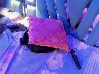 Live cam show with emii-brown