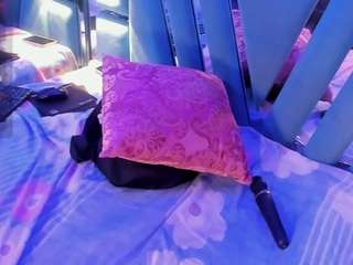 Live cam show with emii-brown