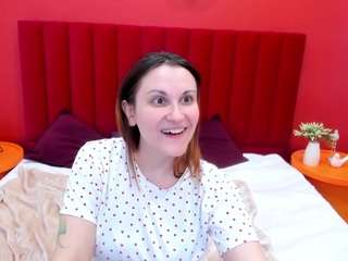 Live webcam model lisaamoree on Soda Cams