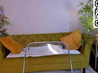 ladyy-lulu, female webcam model,  years old, on live webcam