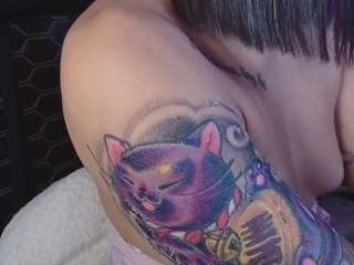 mia-dollz's CamSoda show and profile