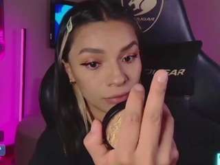 Acest model este live acum. mia-dollz