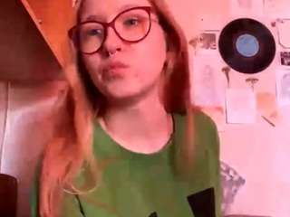 pauleneboeck's CamSoda show and profile