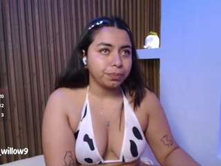 Live webcam model aurorawillow9 on Soda Cams