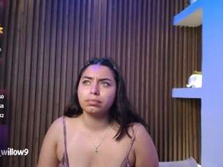 Live webcam model aurorawillow9 on Soda Cams