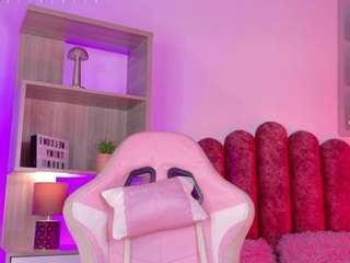 eli-bluee's CamSoda show and profile