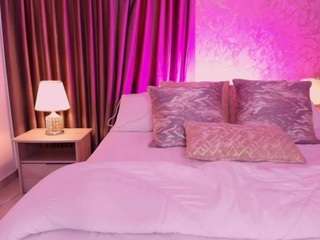 le modèle kloe-priston est en webcam porno dans un show sur le site camsoda, il possède les tags suivants: ahegao,black hair,brown eyes,doggy style,facial piercings,fingering,full nudity,moaning,no drinking,no smoking,skinny,spanking,striptease,hd