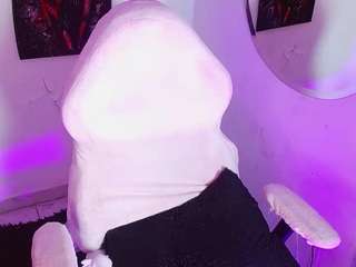 le modèle ladymooncs est en webcam porno dans un show sur le site camsoda, il possède les tags suivants: body massage,smoking,young adult,twerk,teen 18,tattoos,deepthroat,striptease,public,orgasm,hazel eyes,fingers,facial piercings,erotic dance,drinking,big ass,big tits,brown hair,curvy,hd