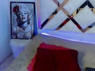 Acest model este live acum. ladymooncs