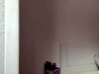 Live webcam model elvakiebala on Soda Cams