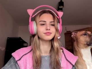 Live webcam model elvakiebala on Soda Cams