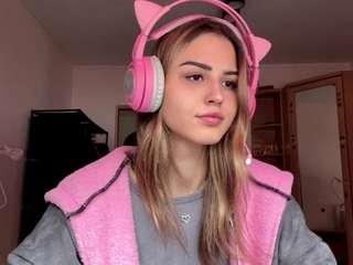 Live webcam model elvakiebala on Soda Cams