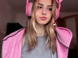 Live webcam model elvakiebala on Soda Cams