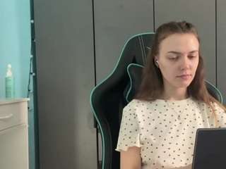 islabenedetti's CamSoda show and profile