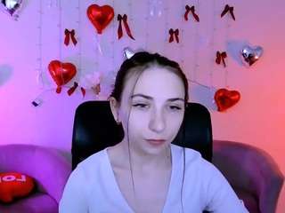 mary-moon's CamSoda show and profile