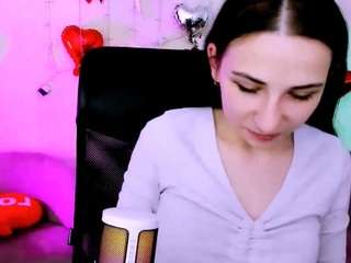 mary-moon's CamSoda show and profile