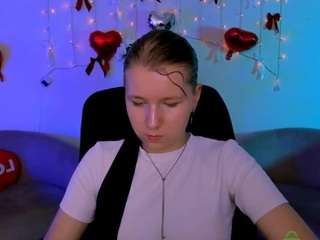 le modèle mary-moon est en webcam porno dans un show sur le site camsoda, il possède les tags suivants: black hair,brown eyes,feet,flashing,lovense,normal,pov,role play,teen 18,toys,young adult,hd
