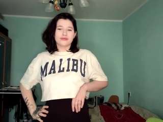 melainevalletta's CamSoda show and profile