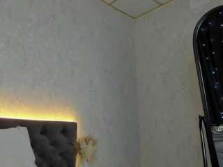 scarle-whisper webcam