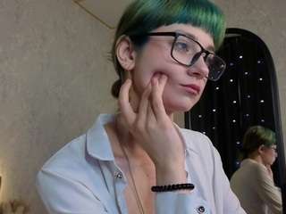 le modèle scarle-whisper est en webcam porno dans un show sur le site camsoda, il possède les tags suivants: blue eyes,cock rating,deepthroat,dirty talk,doggy style,erotic dance,foot fetish,neon hair,no drinking,role play,skinny,tattoos,hd,small tits